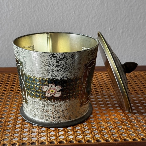 Vintage Beret Ware tin canister with lid gold blue flower design - Picture 7 of 11